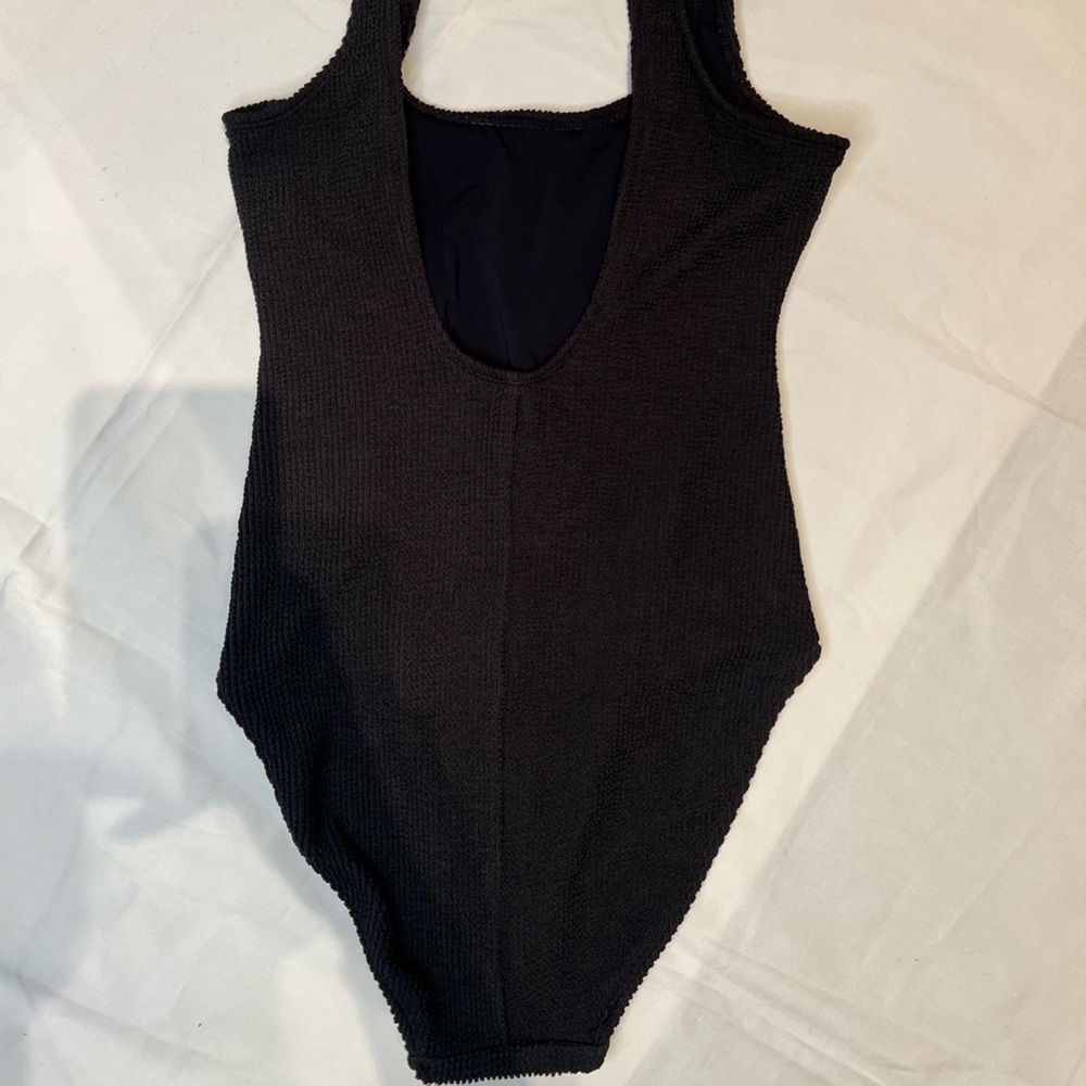 Good American Black Textured Scoop One-Piece Swimsuit - Picture 10 of 11